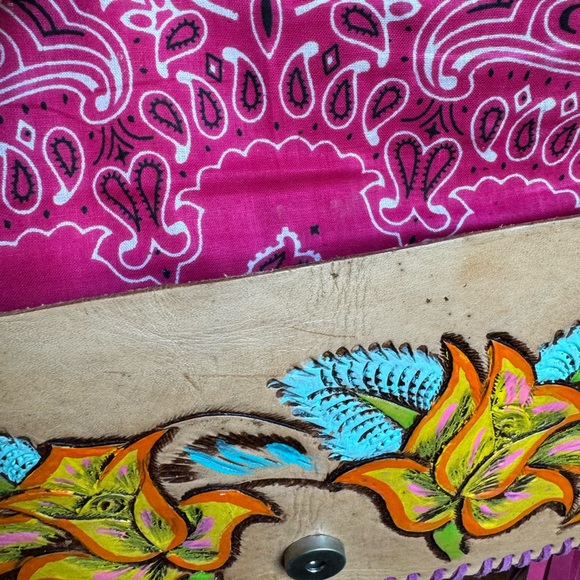 Leather handcrafted crossbody - Picture 5 of 5